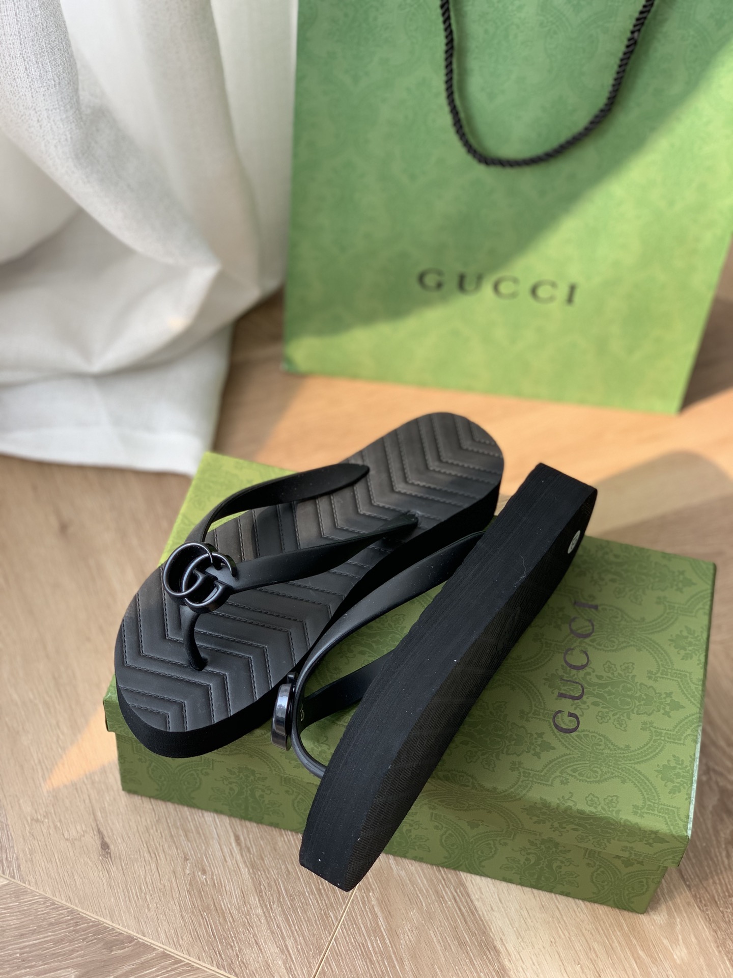 Gucci summer beach sliders
