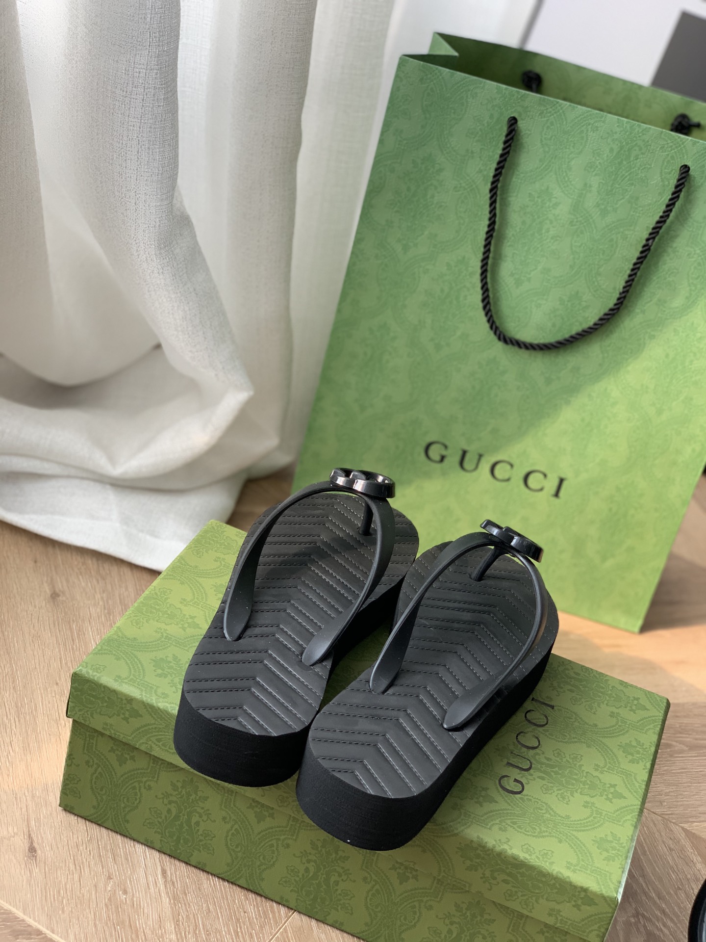 Gucci summer beach sliders