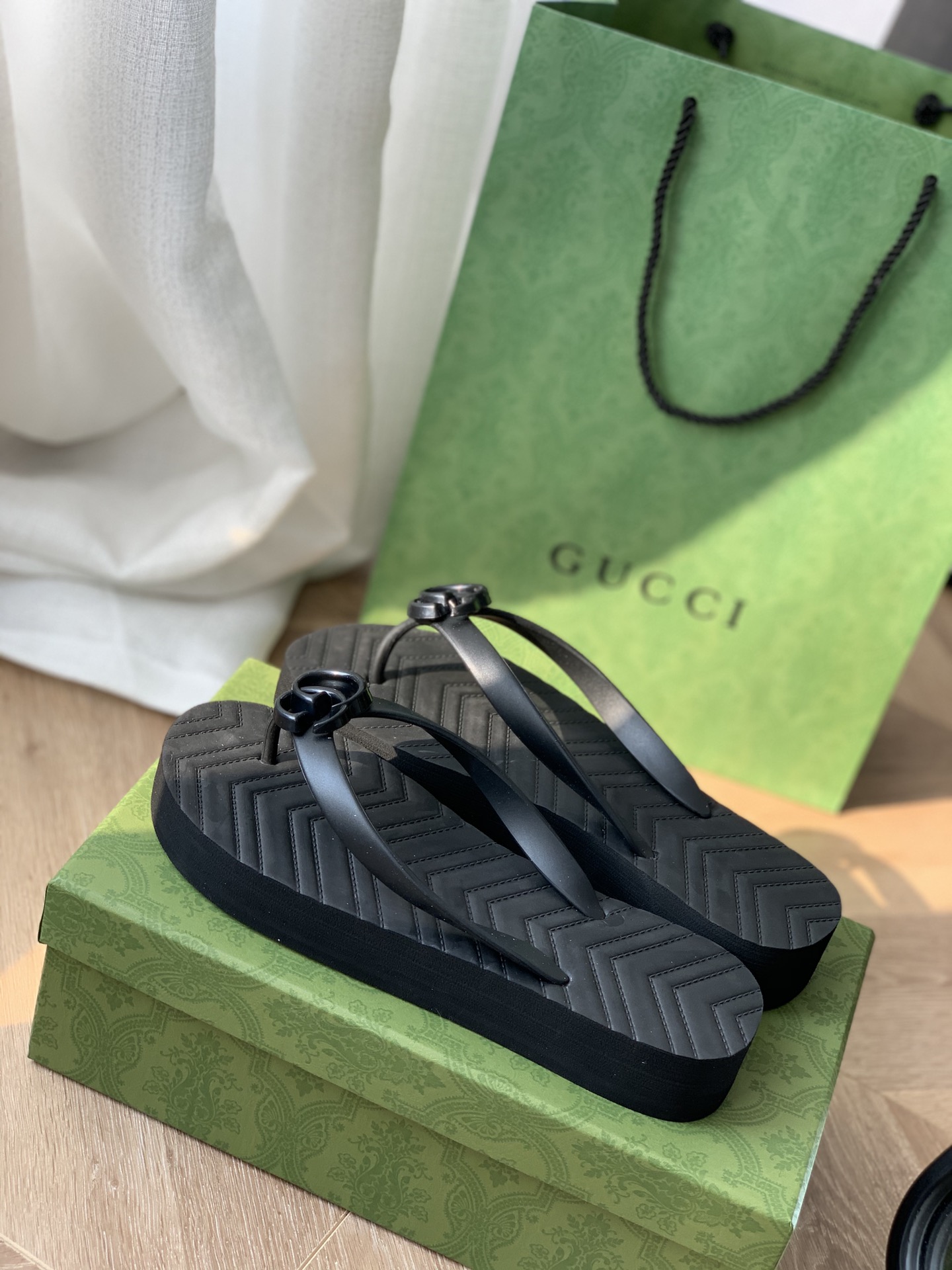 Gucci summer beach sliders
