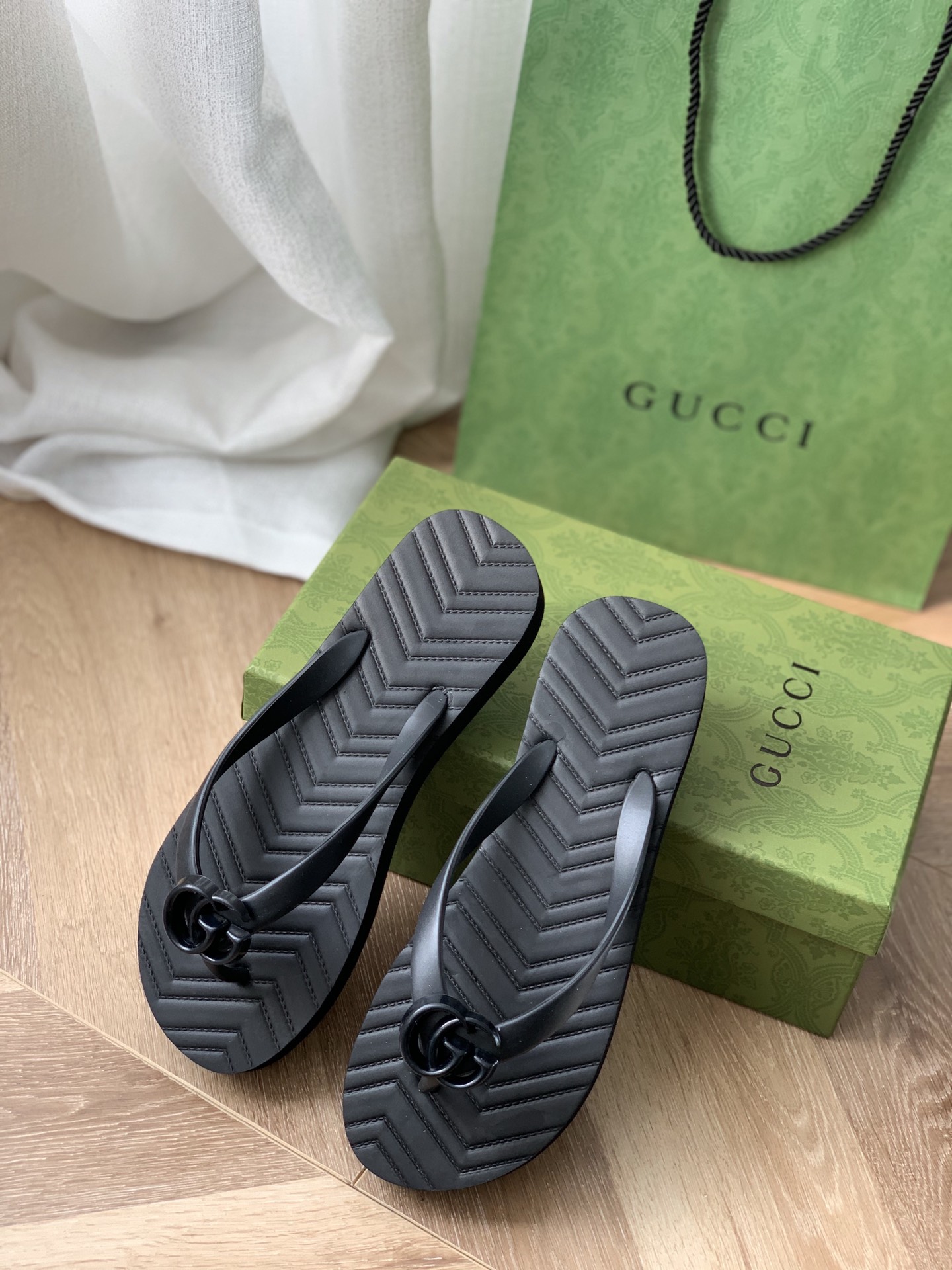 Gucci summer beach sliders