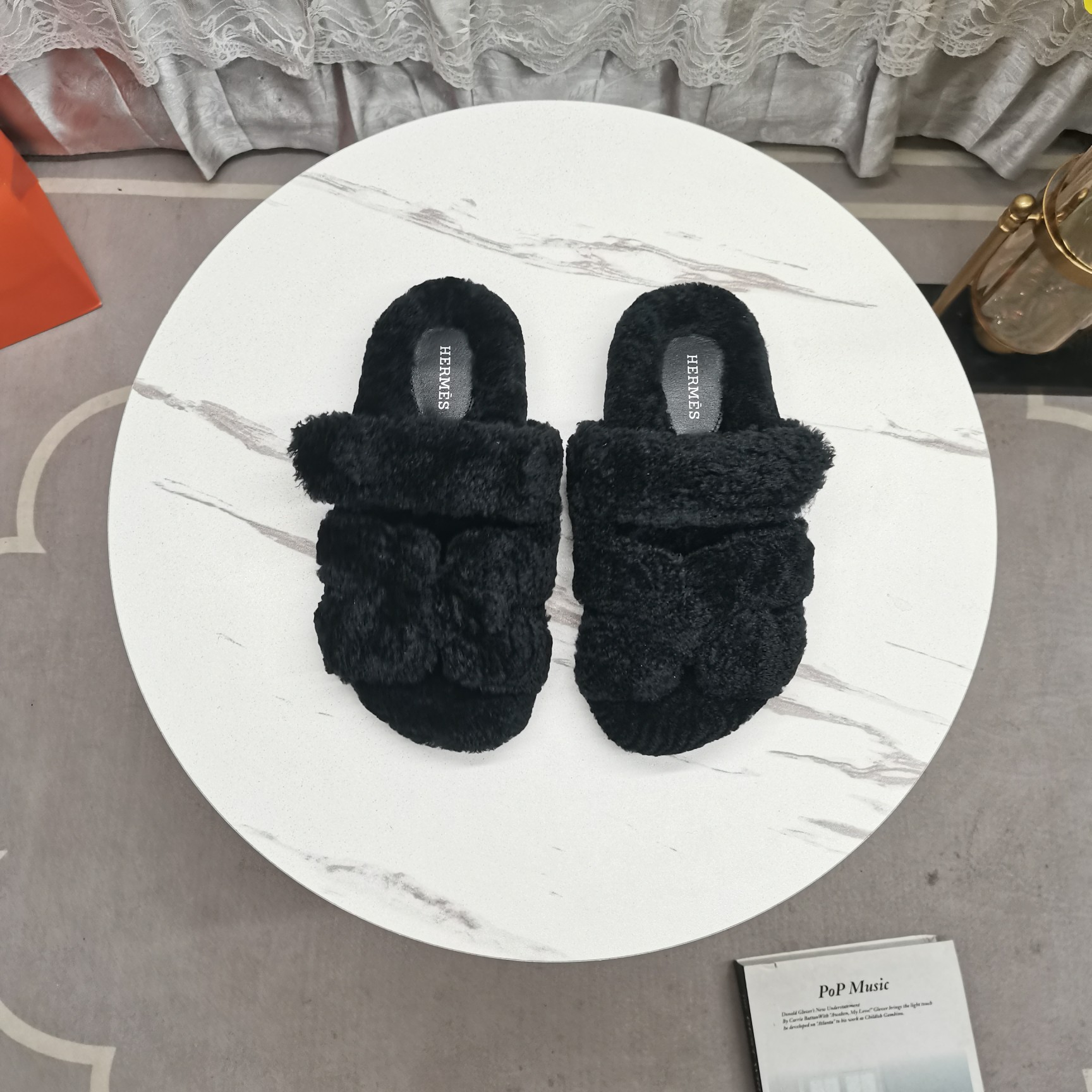 Hermes' second uncle is hairy