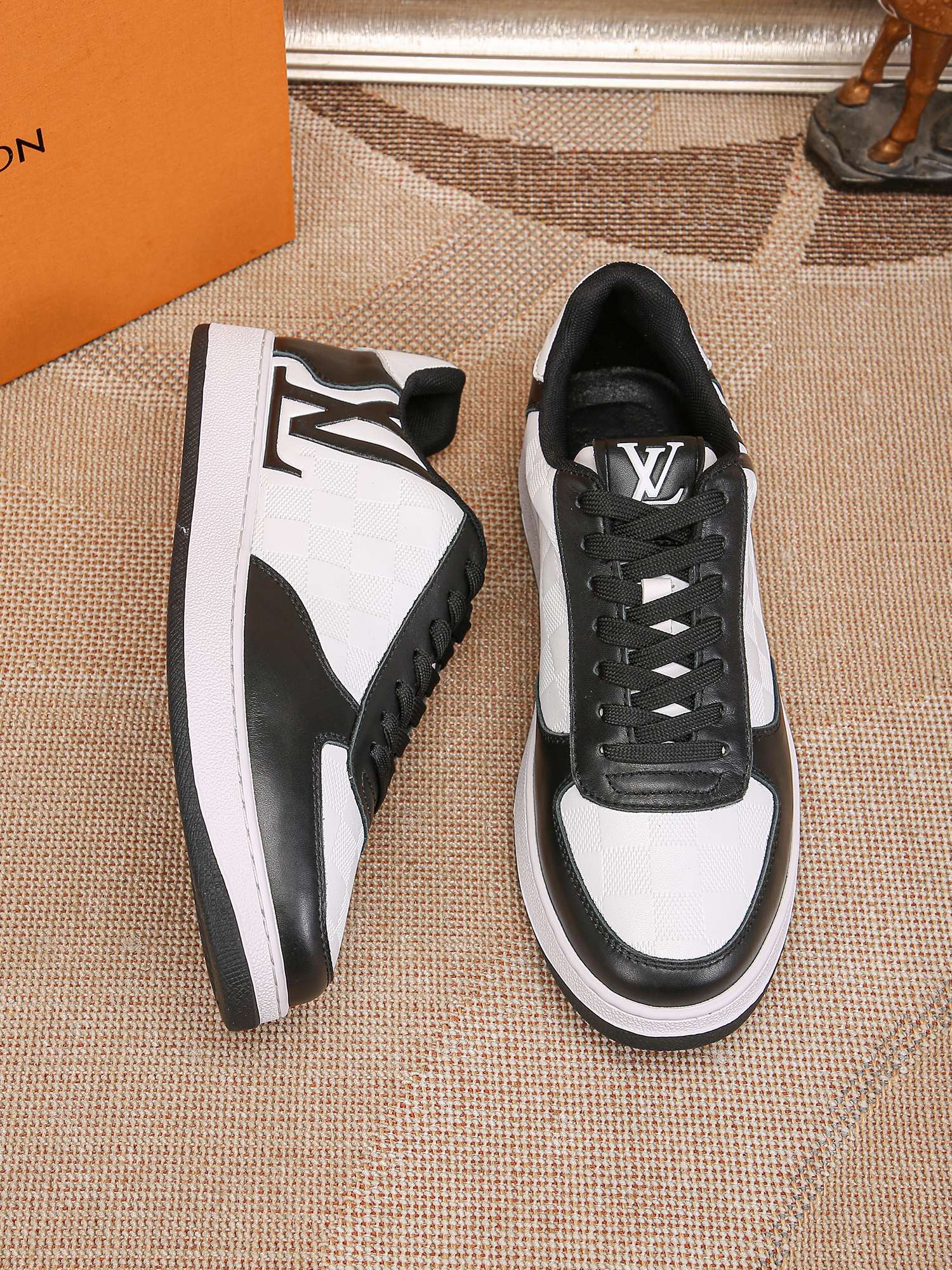 Louis Vuitton LV low-top sneakers men's shoes