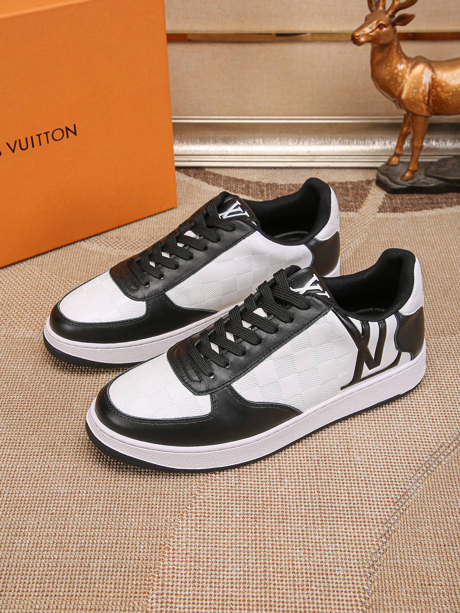 Louis Vuitton LV low-top sneakers men's shoes