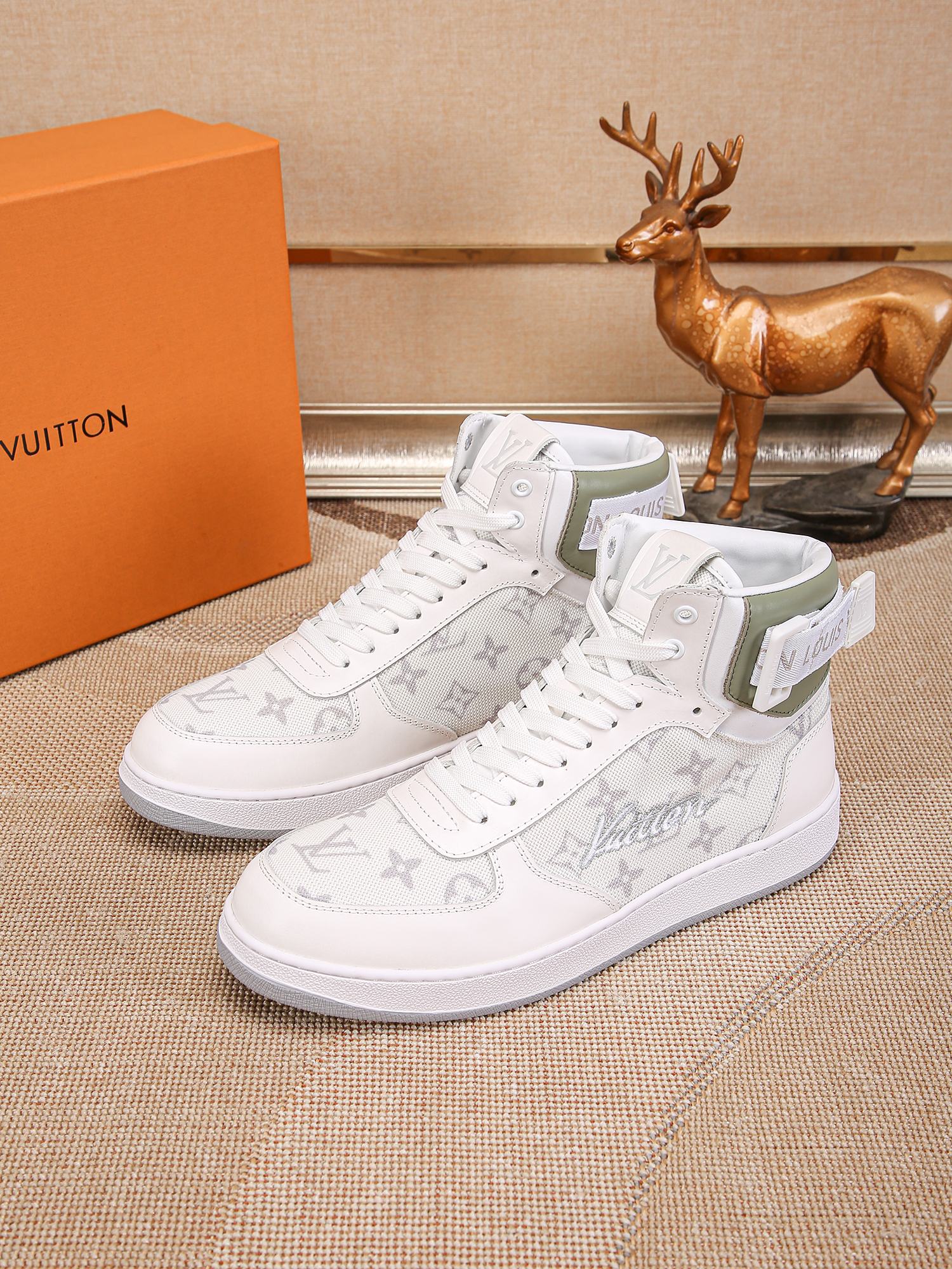 LOUIS VUITTON LV Casual sneakers men's shoes