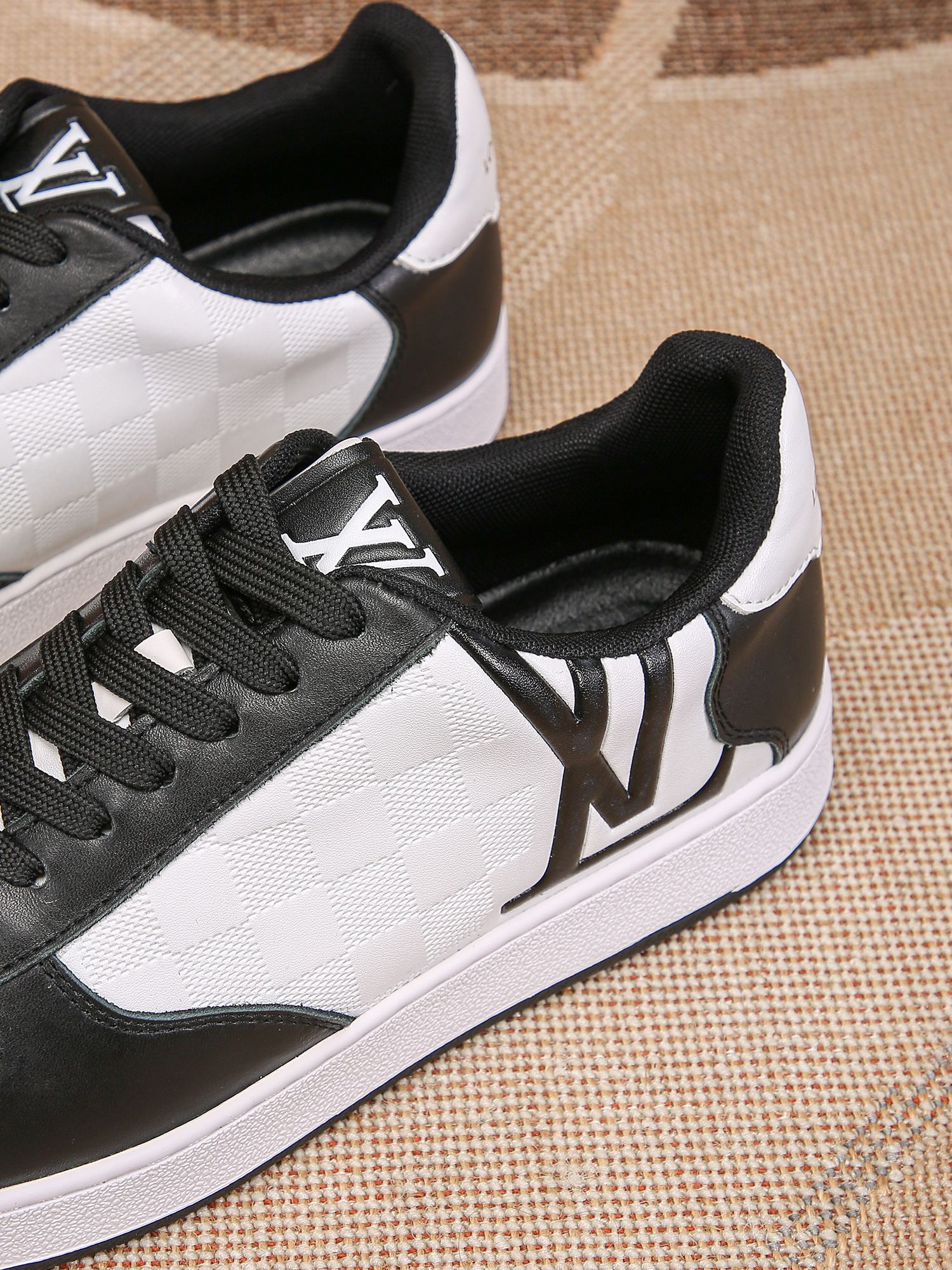 Louis Vuitton LV low-top sneakers men's shoes