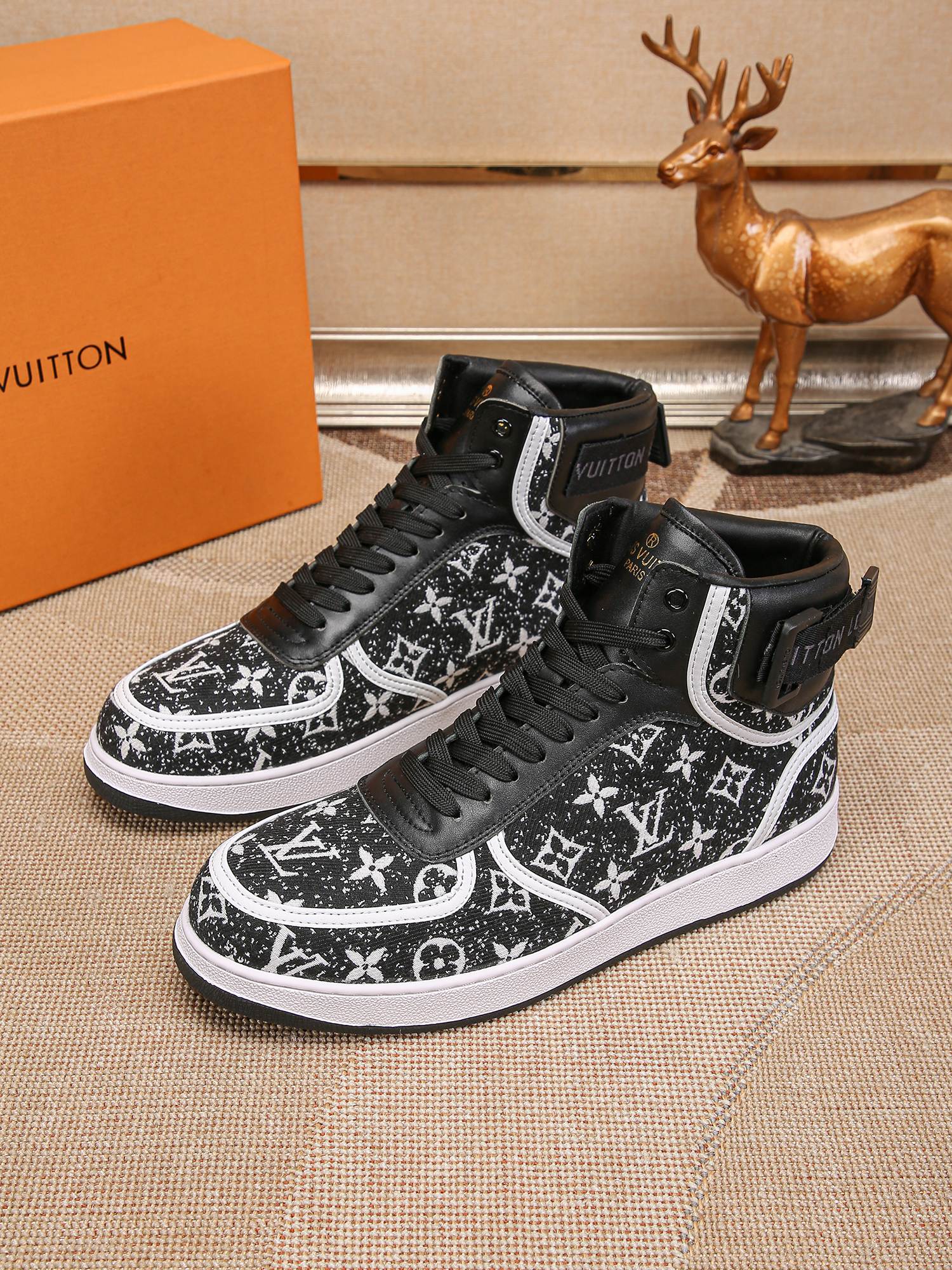 LOUIS VUITTON LV Casual sneakers men's shoes