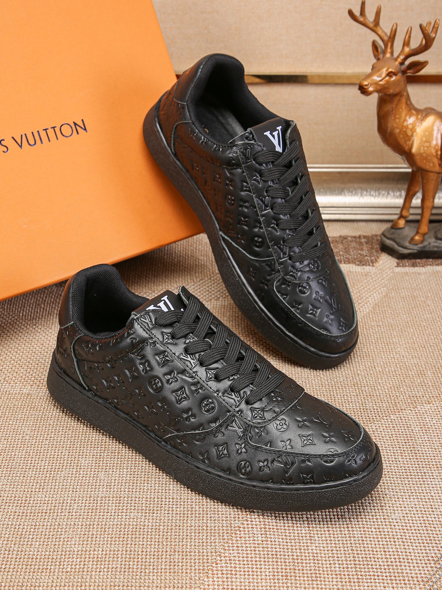 Louis Vuitton LV low-top sneakers Men's shoes
