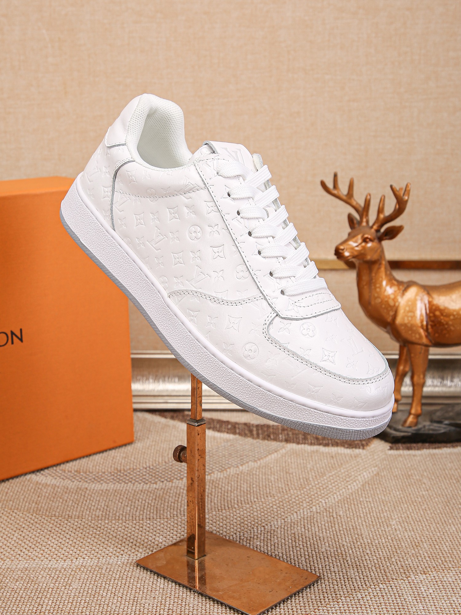 Louis Vuitton LV low-top sneakers Men's shoes