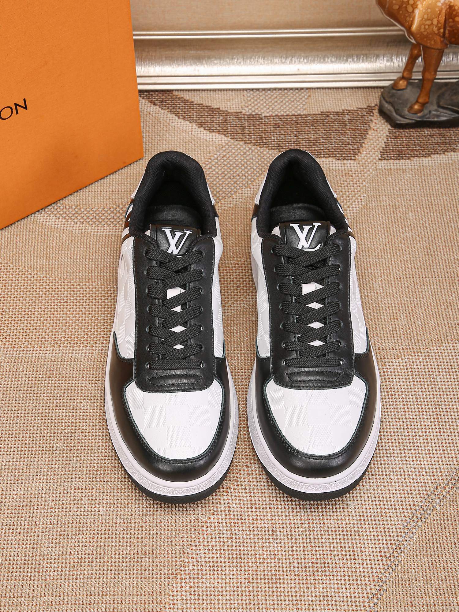 Louis Vuitton LV low-top sneakers men's shoes