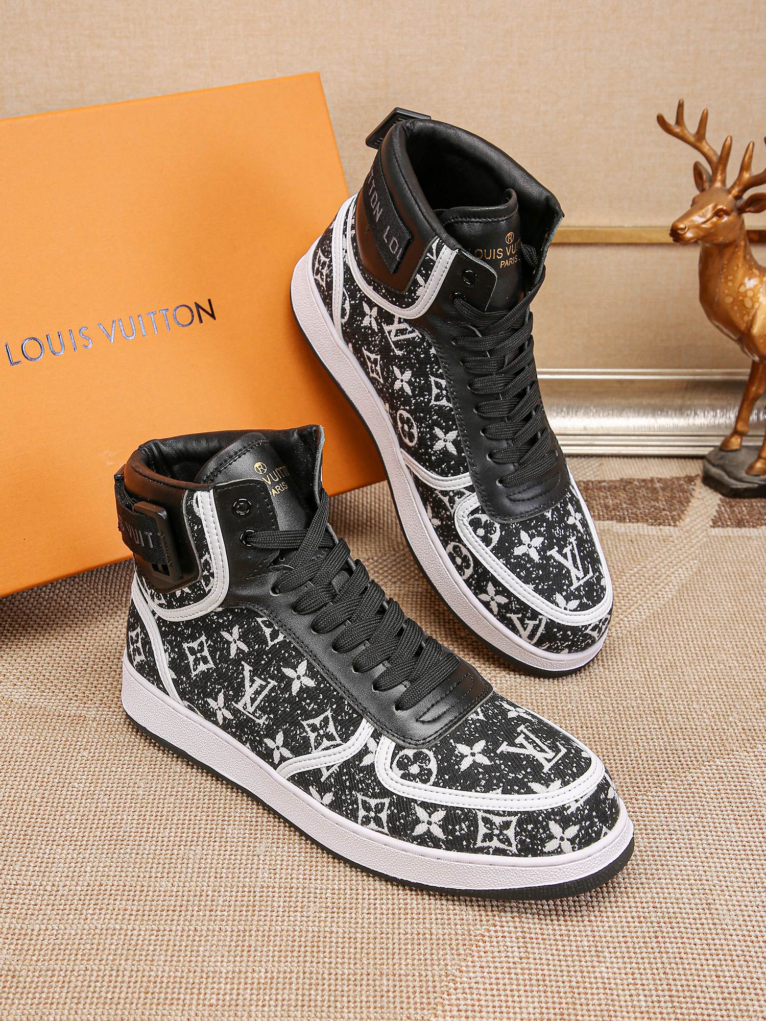 LOUIS VUITTON LV Casual sneakers men's shoes