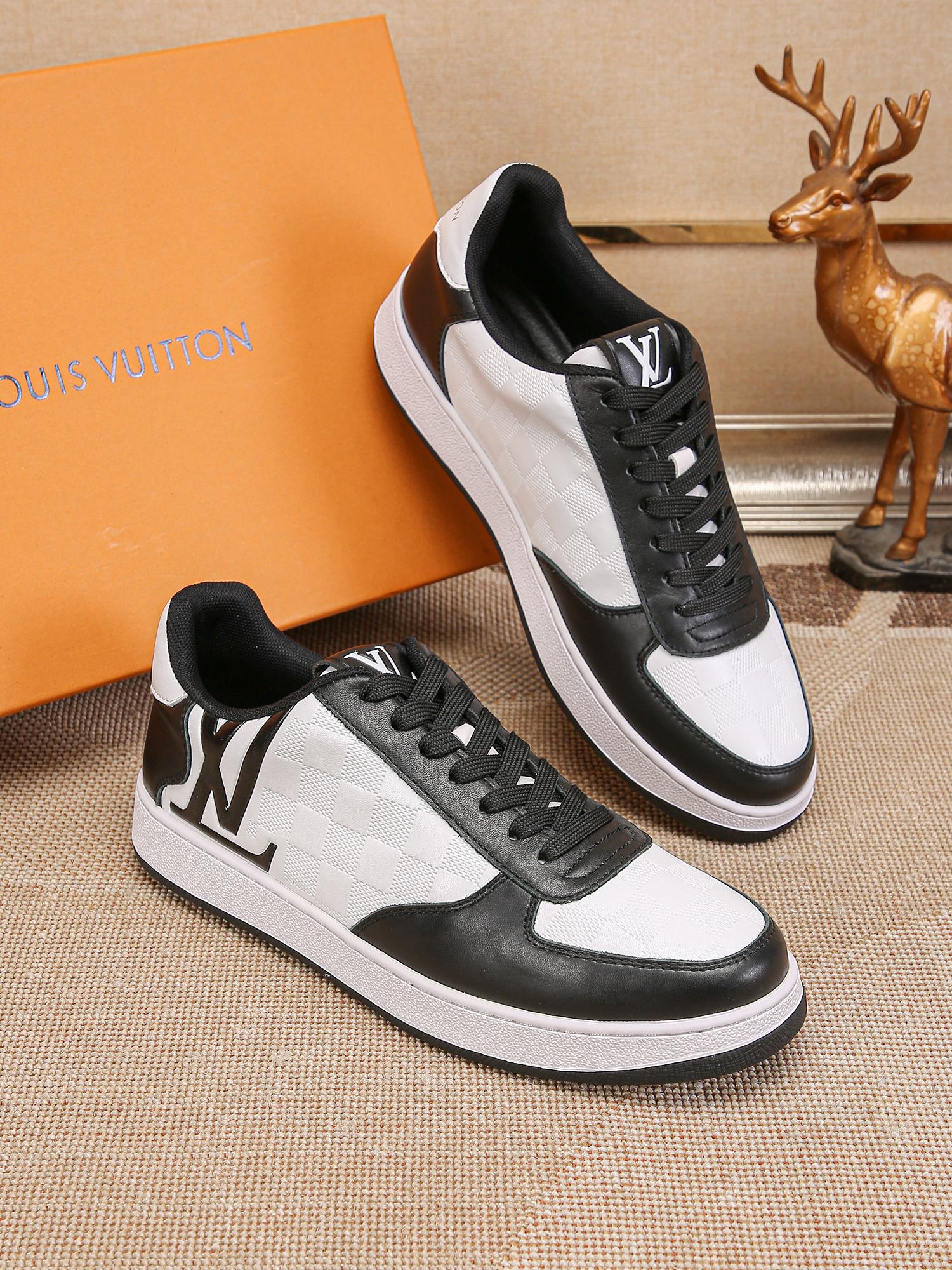 Louis Vuitton LV low-top sneakers men's shoes
