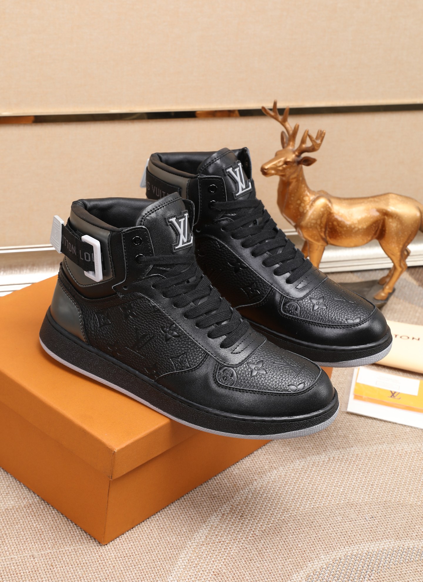 Louis Vuitton LV casual sneakers men's shoes