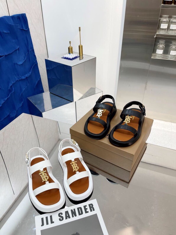 Burberry's popular classic embroidered checked slippers