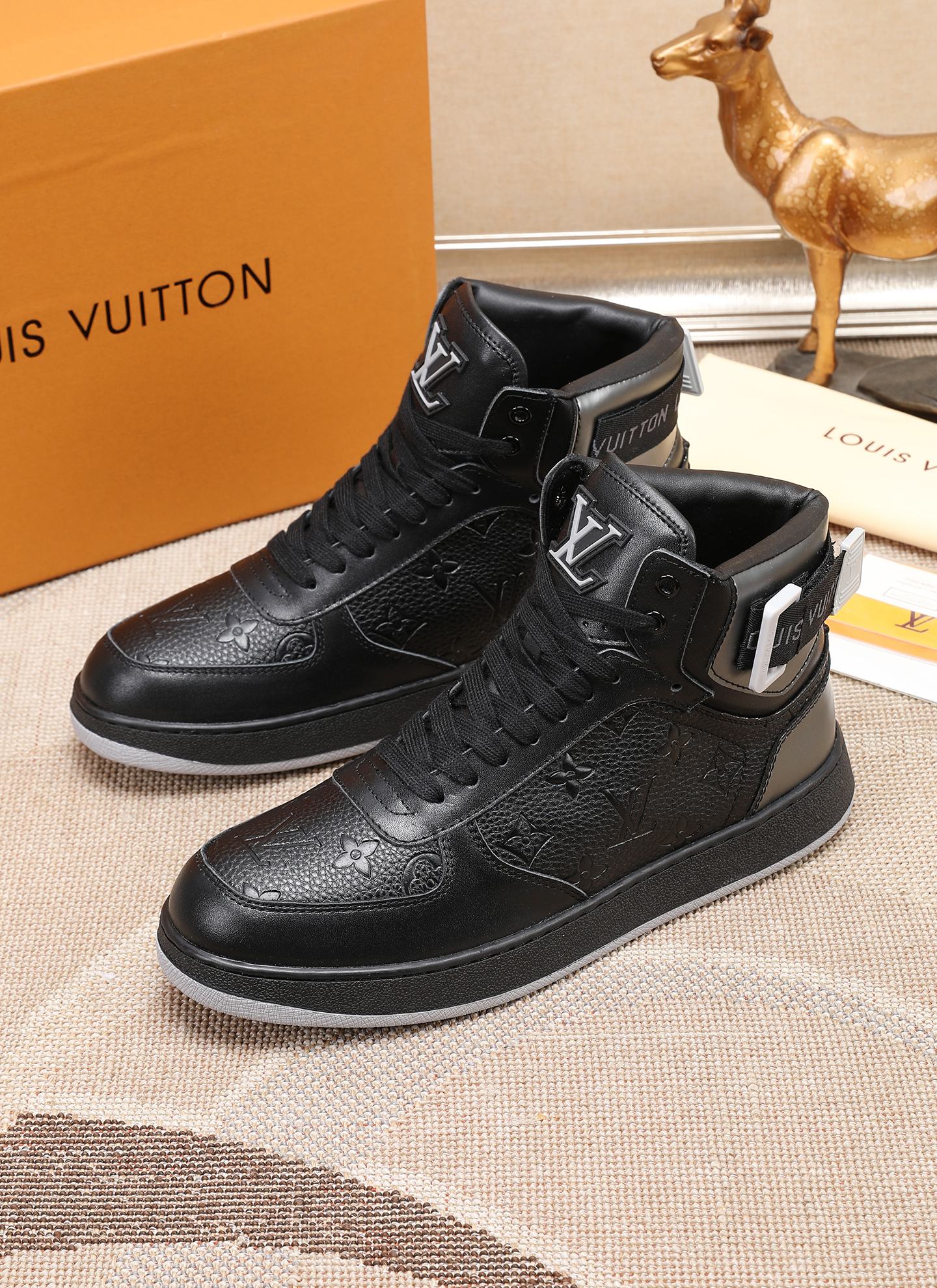 Louis Vuitton LV casual sneakers men's shoes