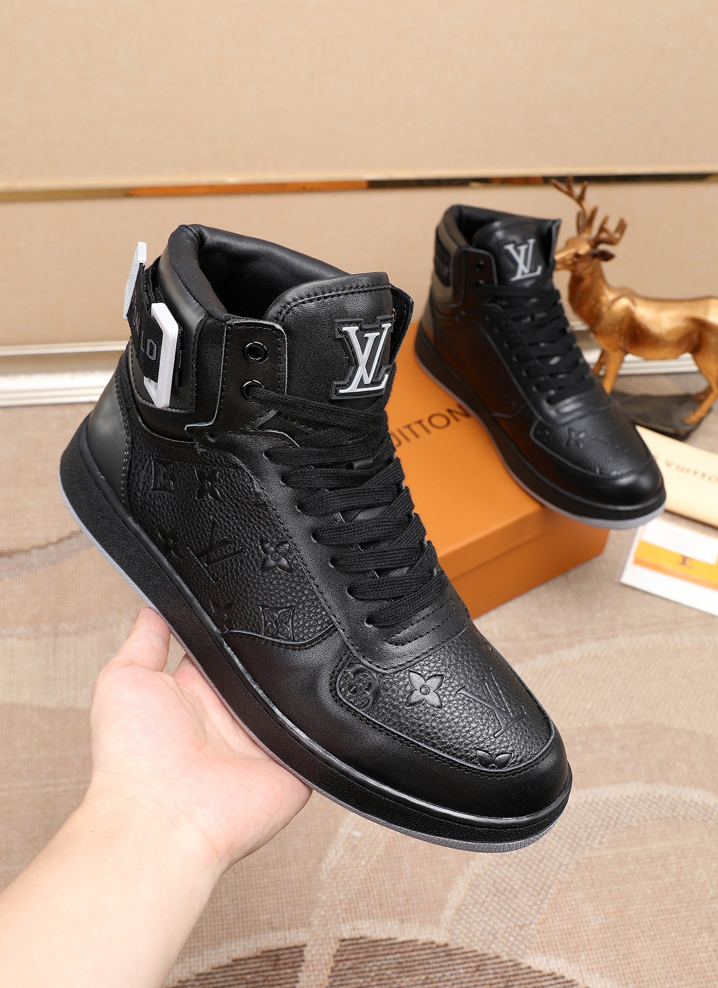 Louis Vuitton LV casual sneakers men's shoes