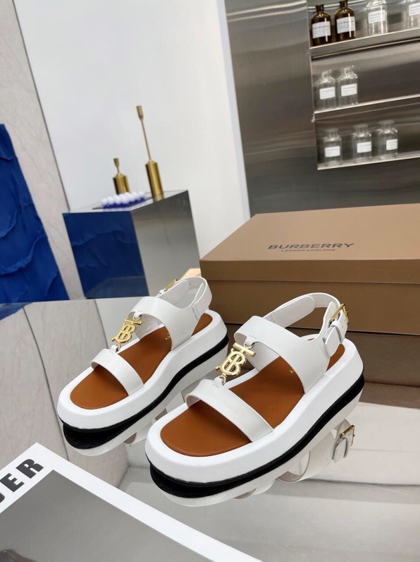 Burberry's popular classic embroidered checked slippers