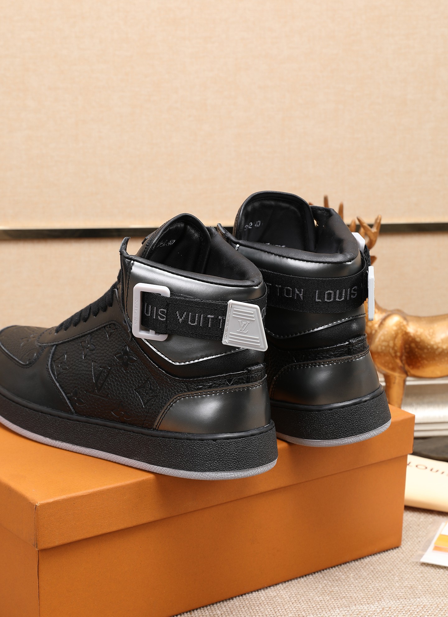 Louis Vuitton LV casual sneakers men's shoes