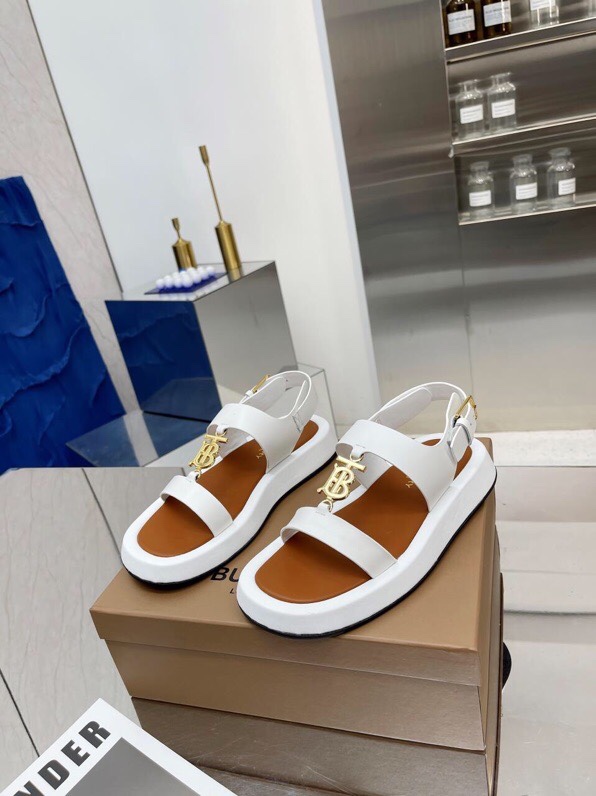 Burberry's popular classic embroidered checked slippers