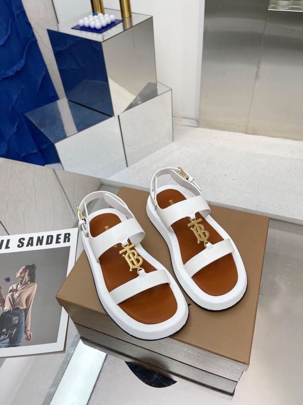 Burberry's popular classic embroidered checked slippers