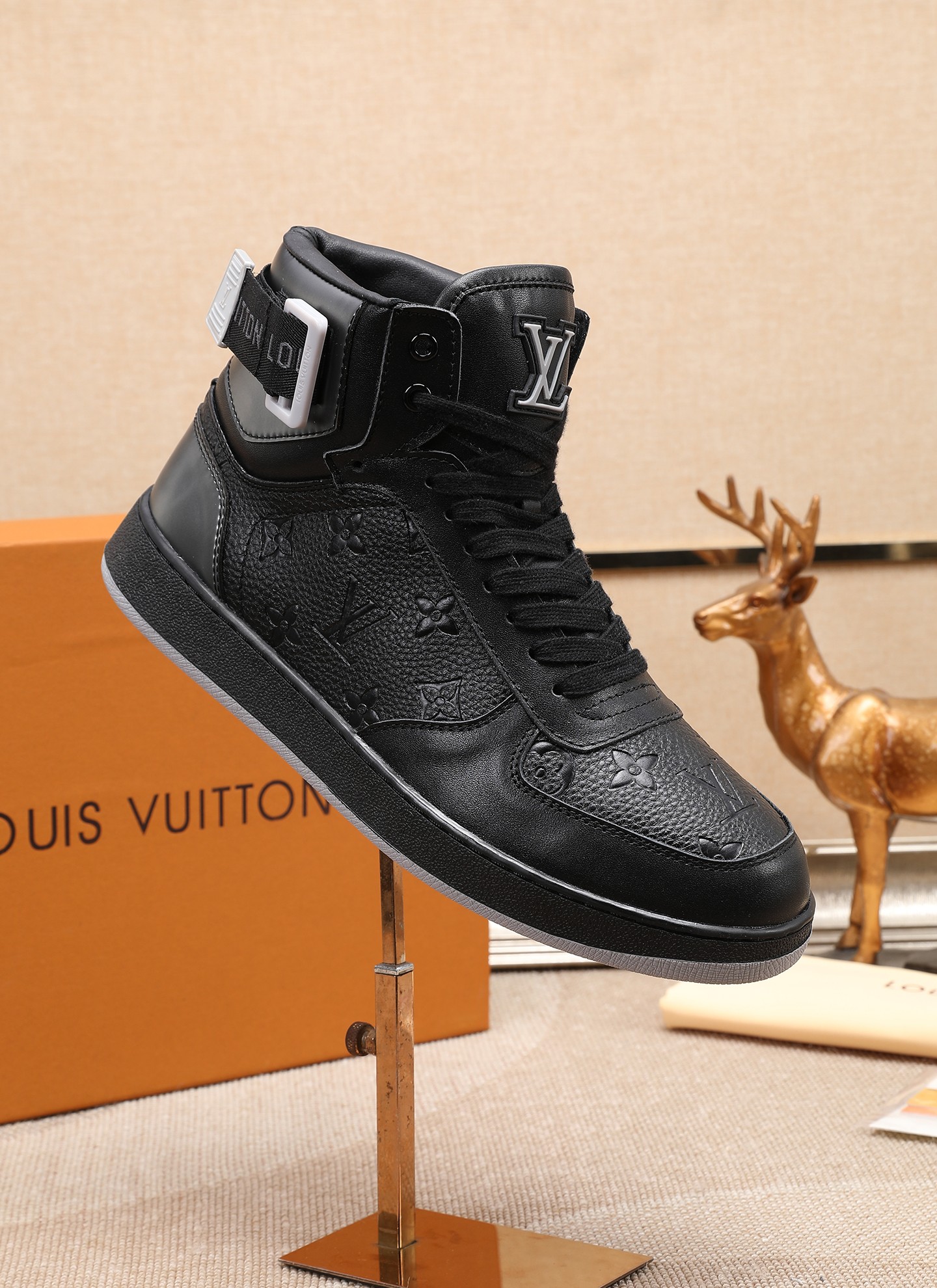 Louis Vuitton LV casual sneakers men's shoes