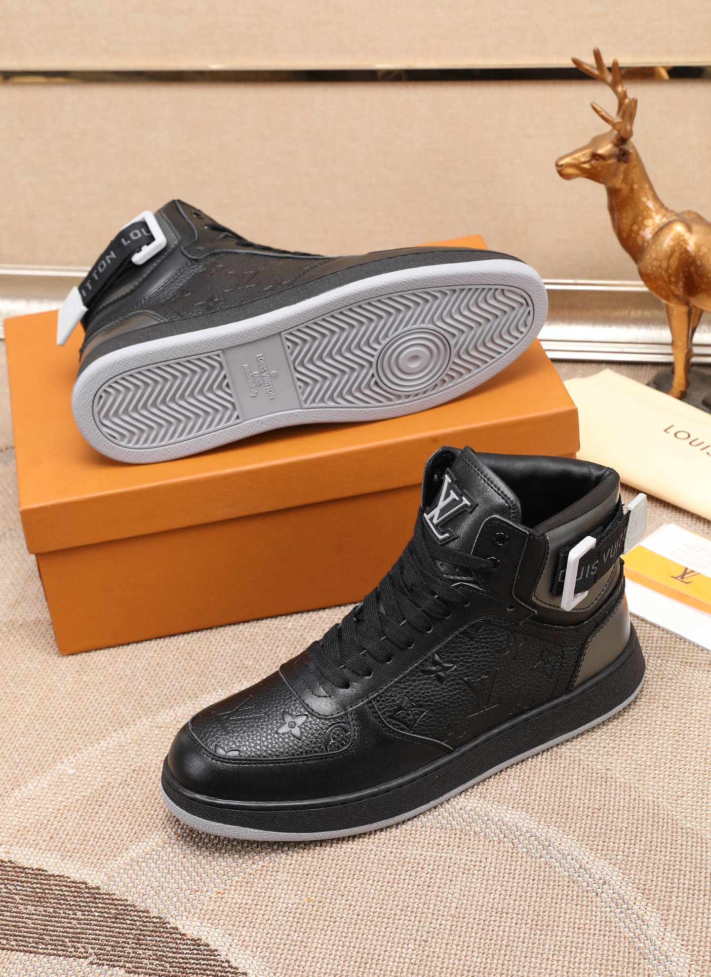 Louis Vuitton LV casual sneakers men's shoes