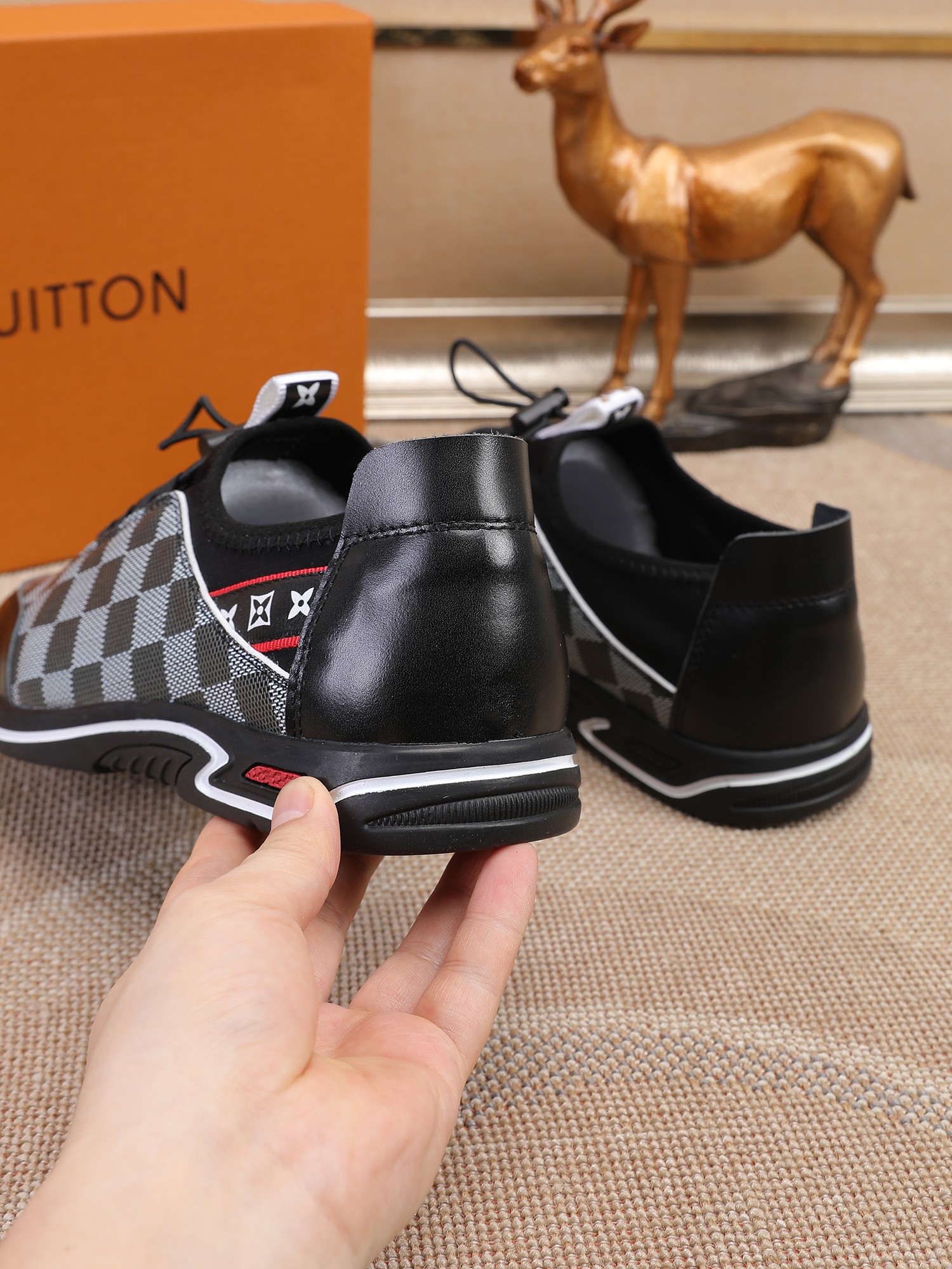 LOUIS VUITTON LV Sneakers men's shoes