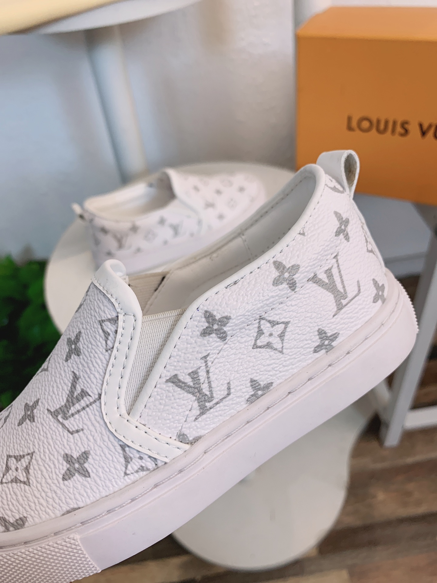 LOUIS VUITTON LV hildren's shoes
