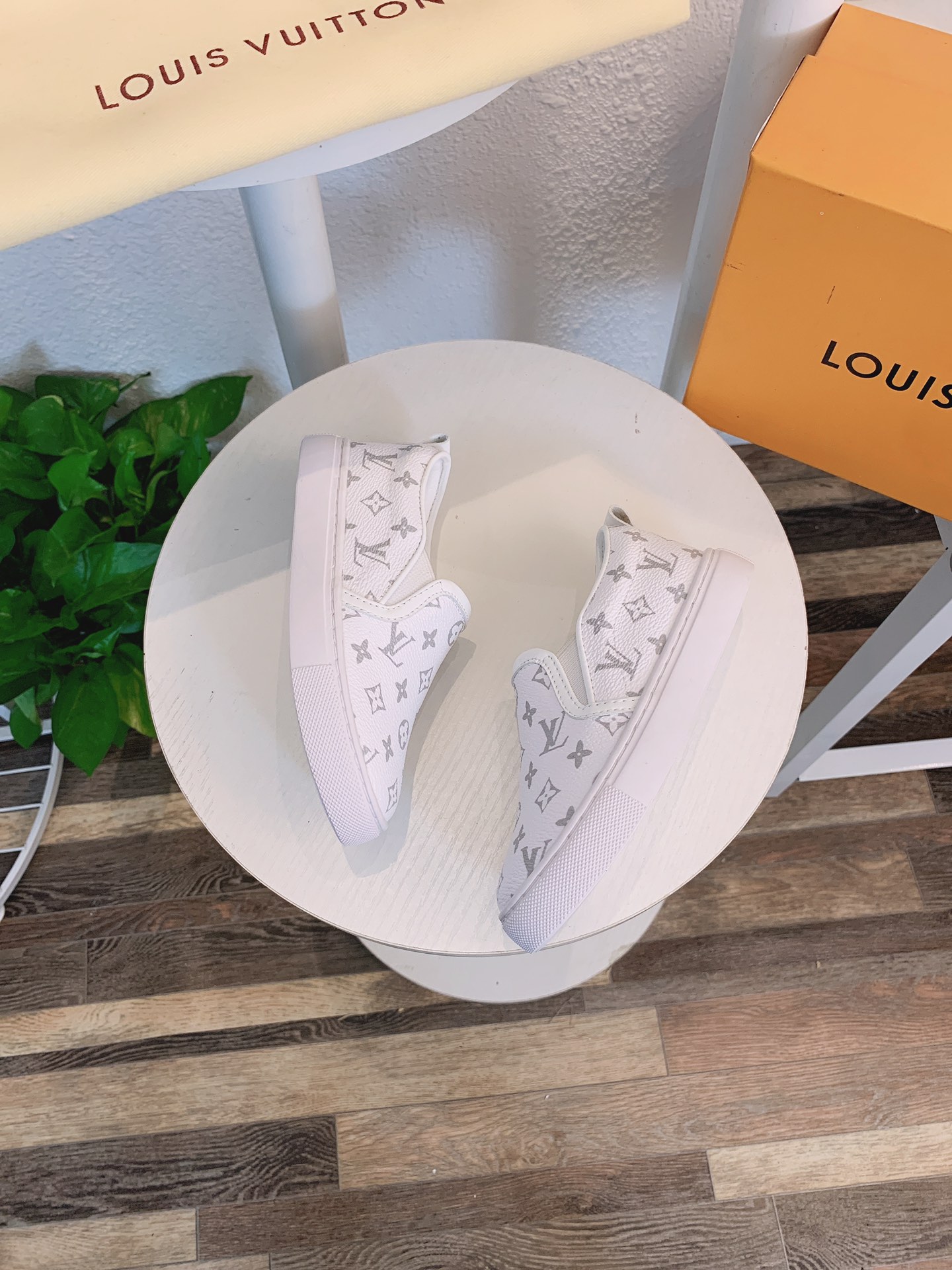 LOUIS VUITTON LV hildren's shoes