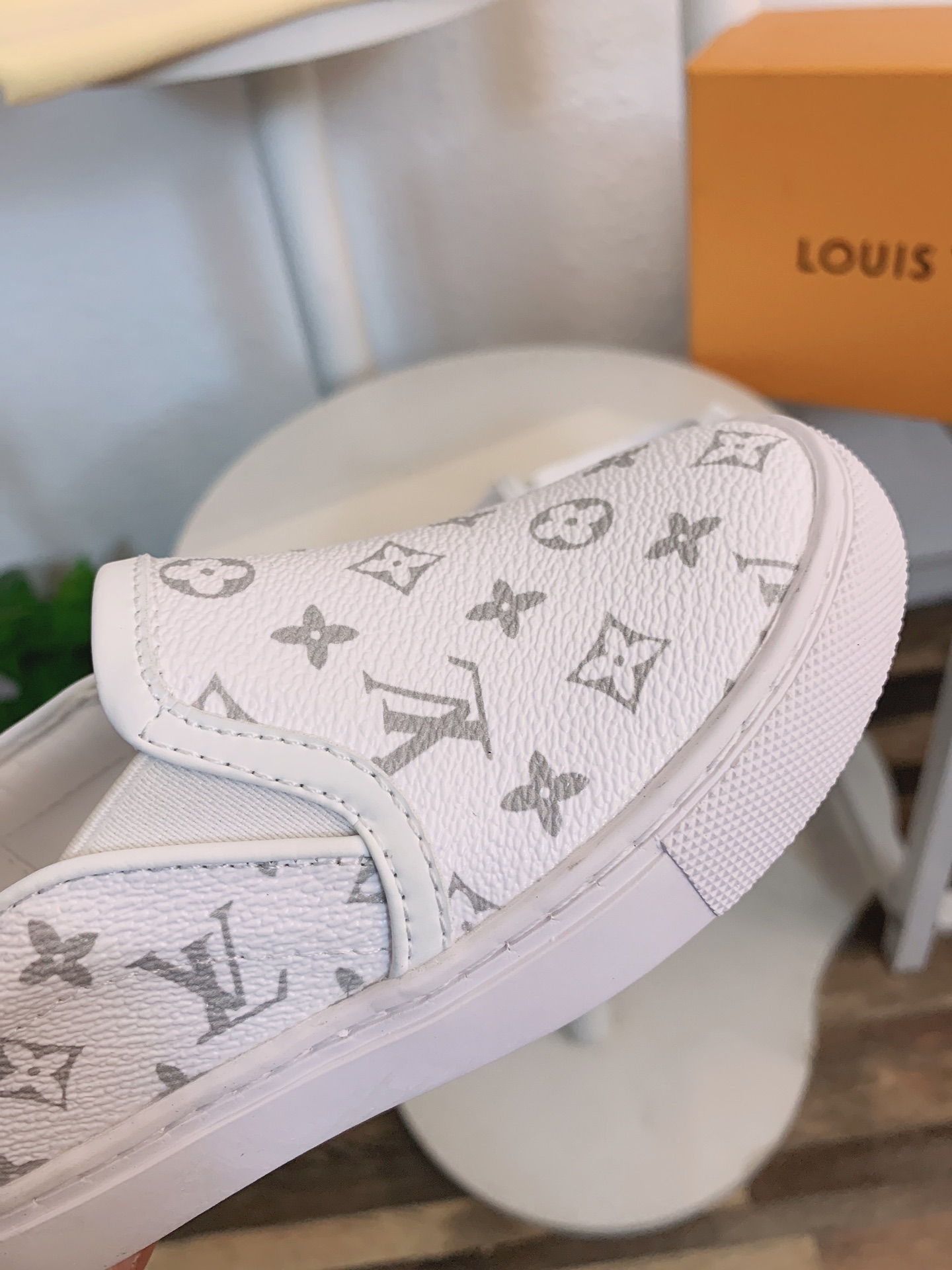 LOUIS VUITTON LV hildren's shoes