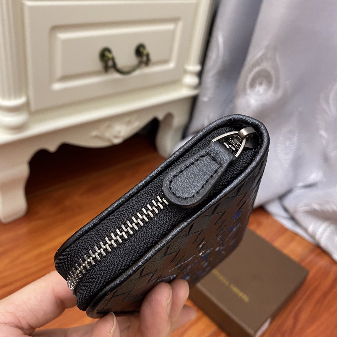 BOTTEGA VENETA zipper wallet with black braided embroidery