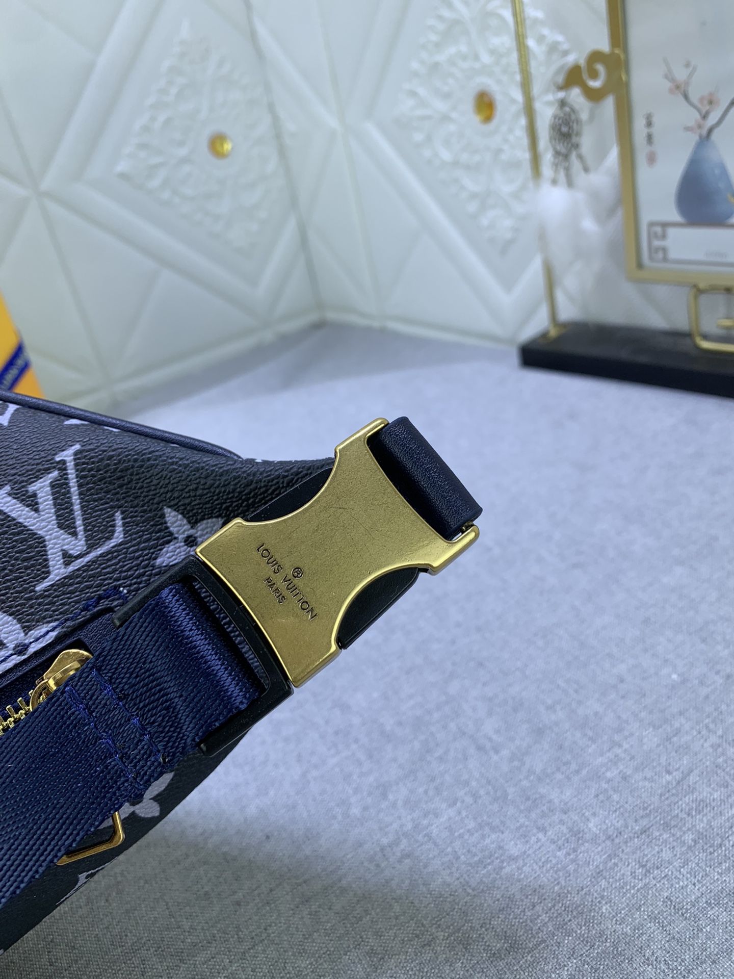 Louis Vuitton LV DISCOVERY small belt bag