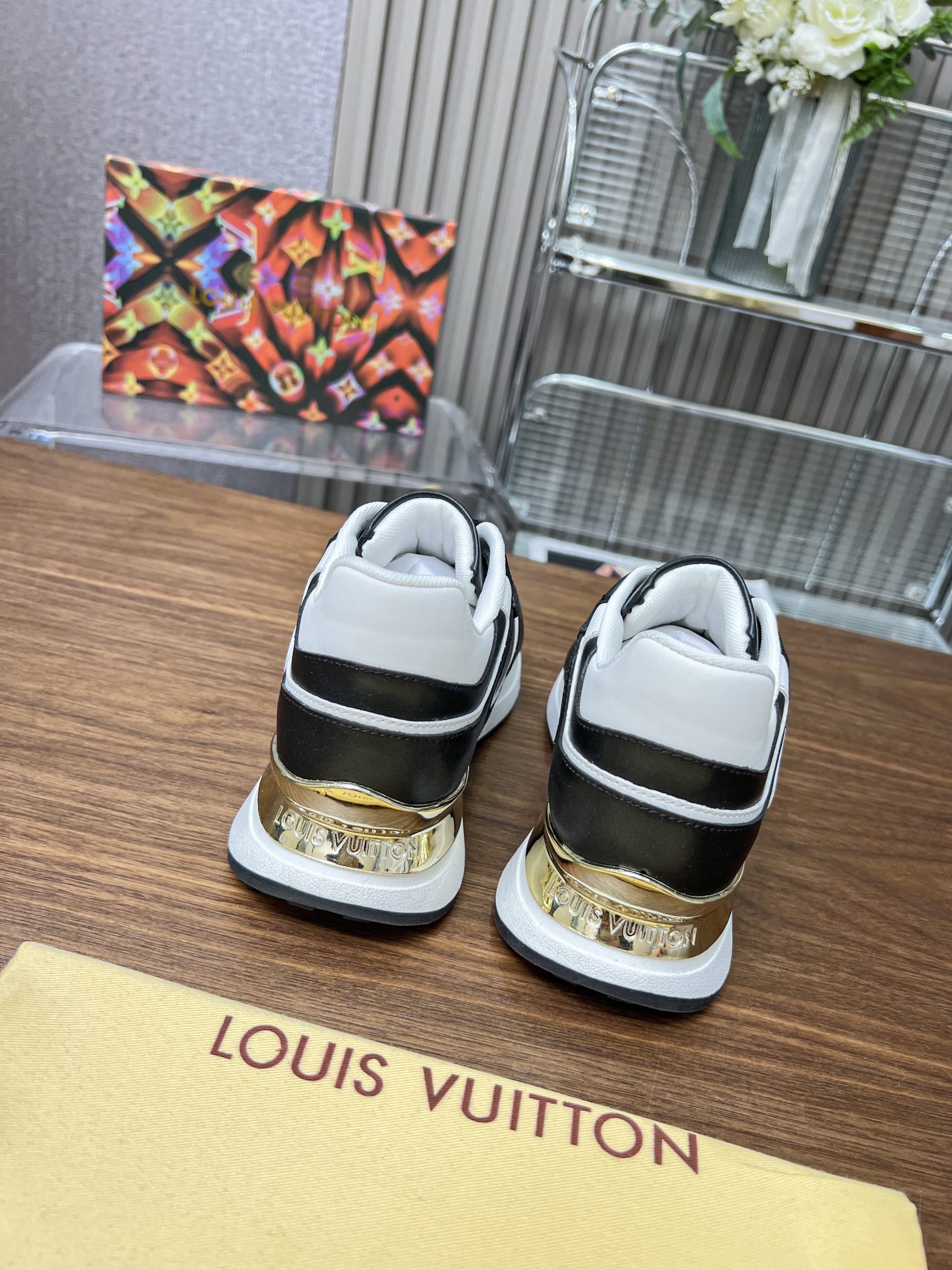 LV LOUIS VUITTON's classic Run Away trainers