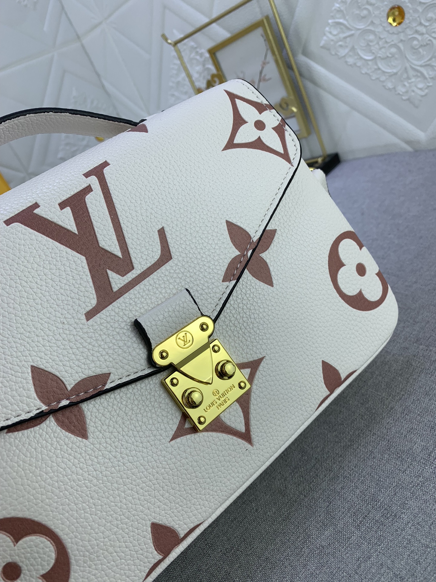 Louis Vuitton LV crossbody shoulder bag