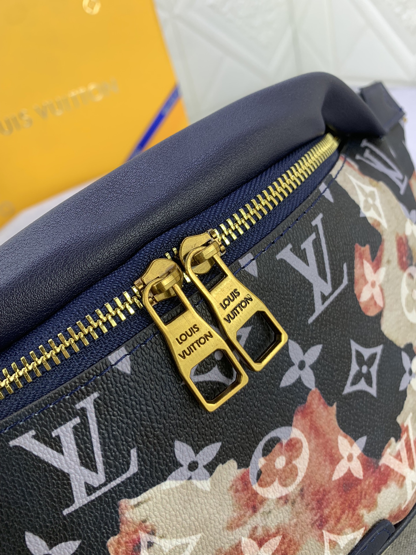 Louis Vuitton LV DISCOVERY small belt bag
