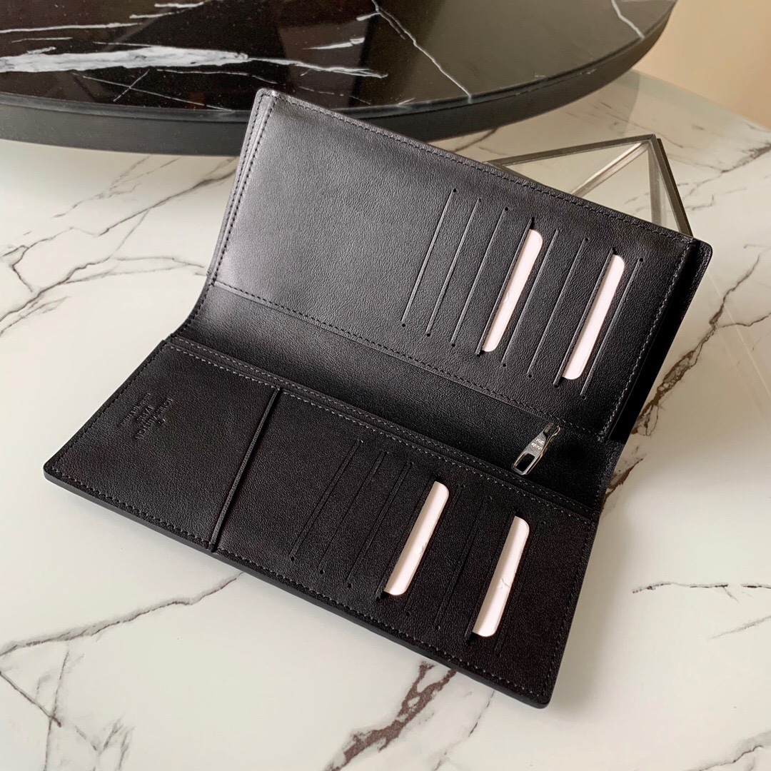 LOUIS VUITTON LV card holder