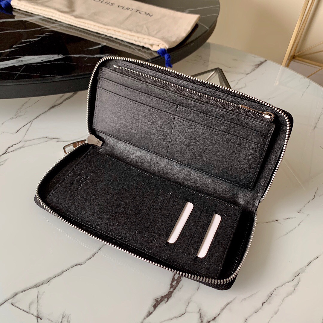 LOUIS VUITTON LV card holder