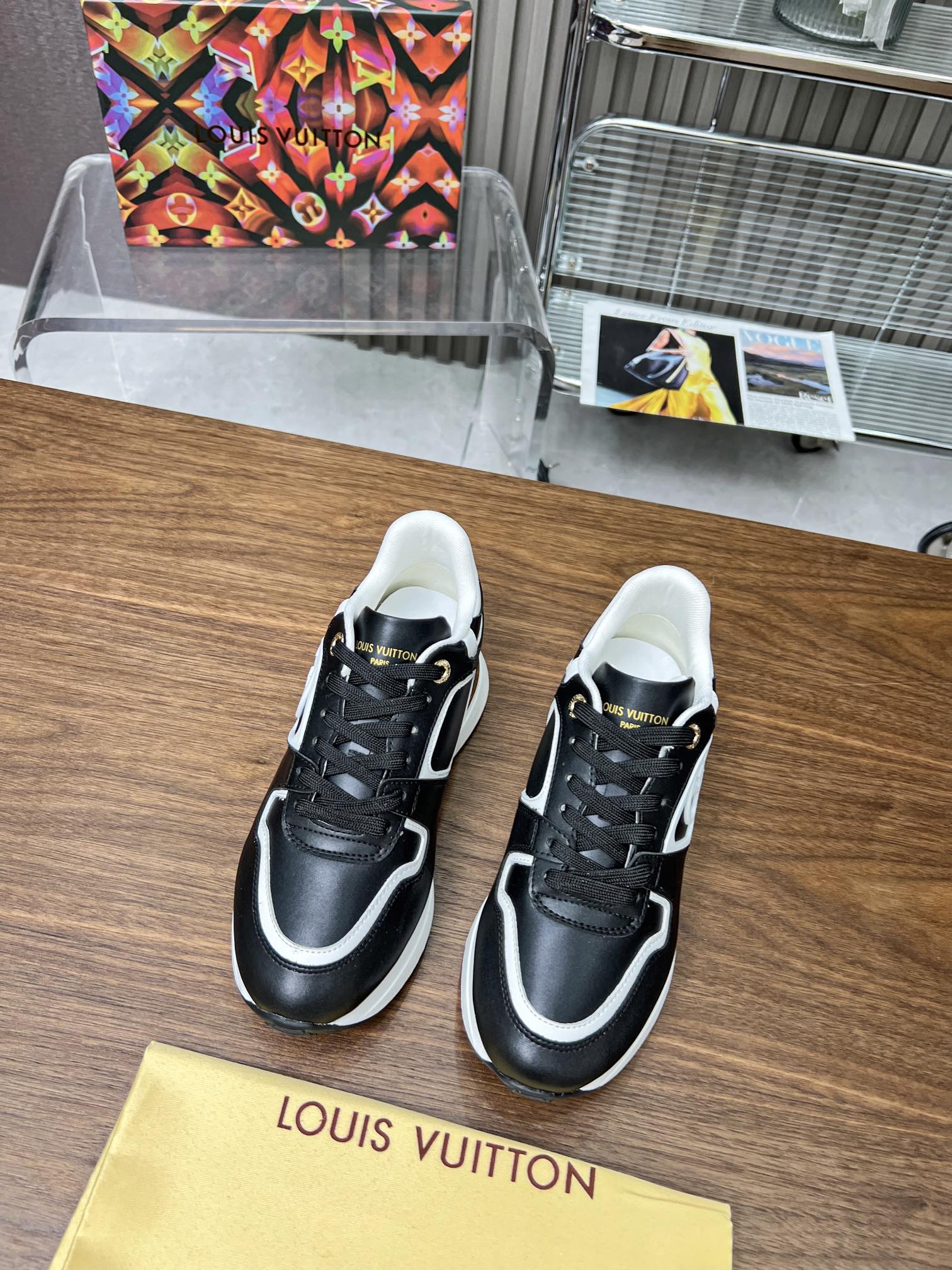 LV LOUIS VUITTON's classic Run Away trainers