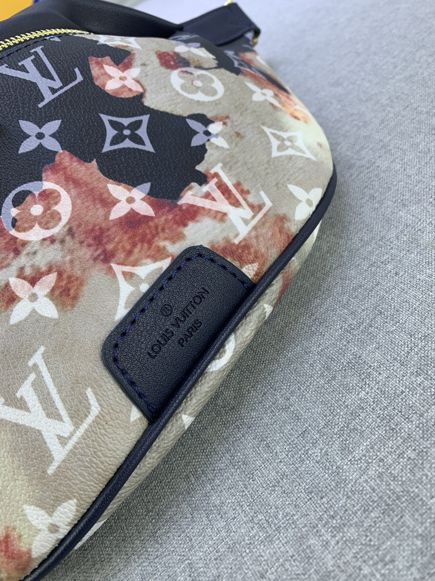 Louis Vuitton LV DISCOVERY small belt bag