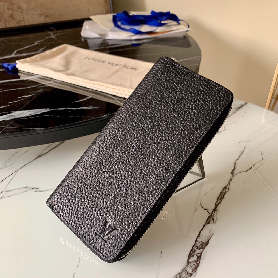 LOUIS VUITTON LV card holder