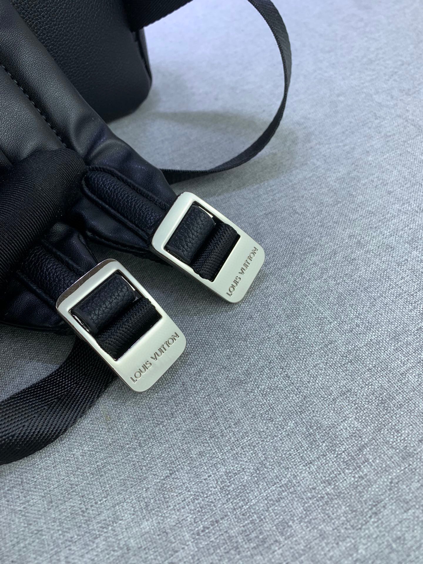 Louis Vuitton LV DISCOVERY backpack