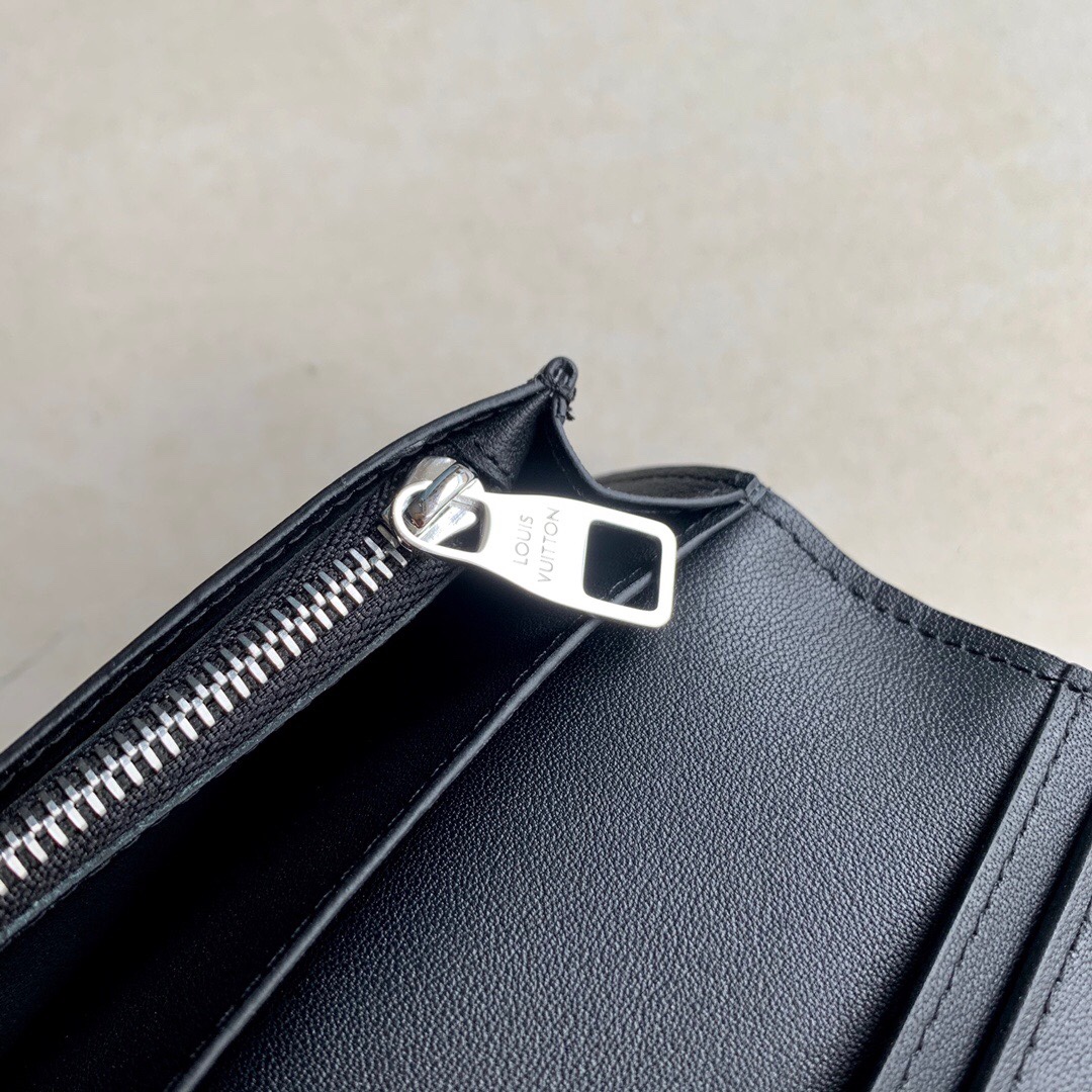 LOUIS VUITTON LV card holder