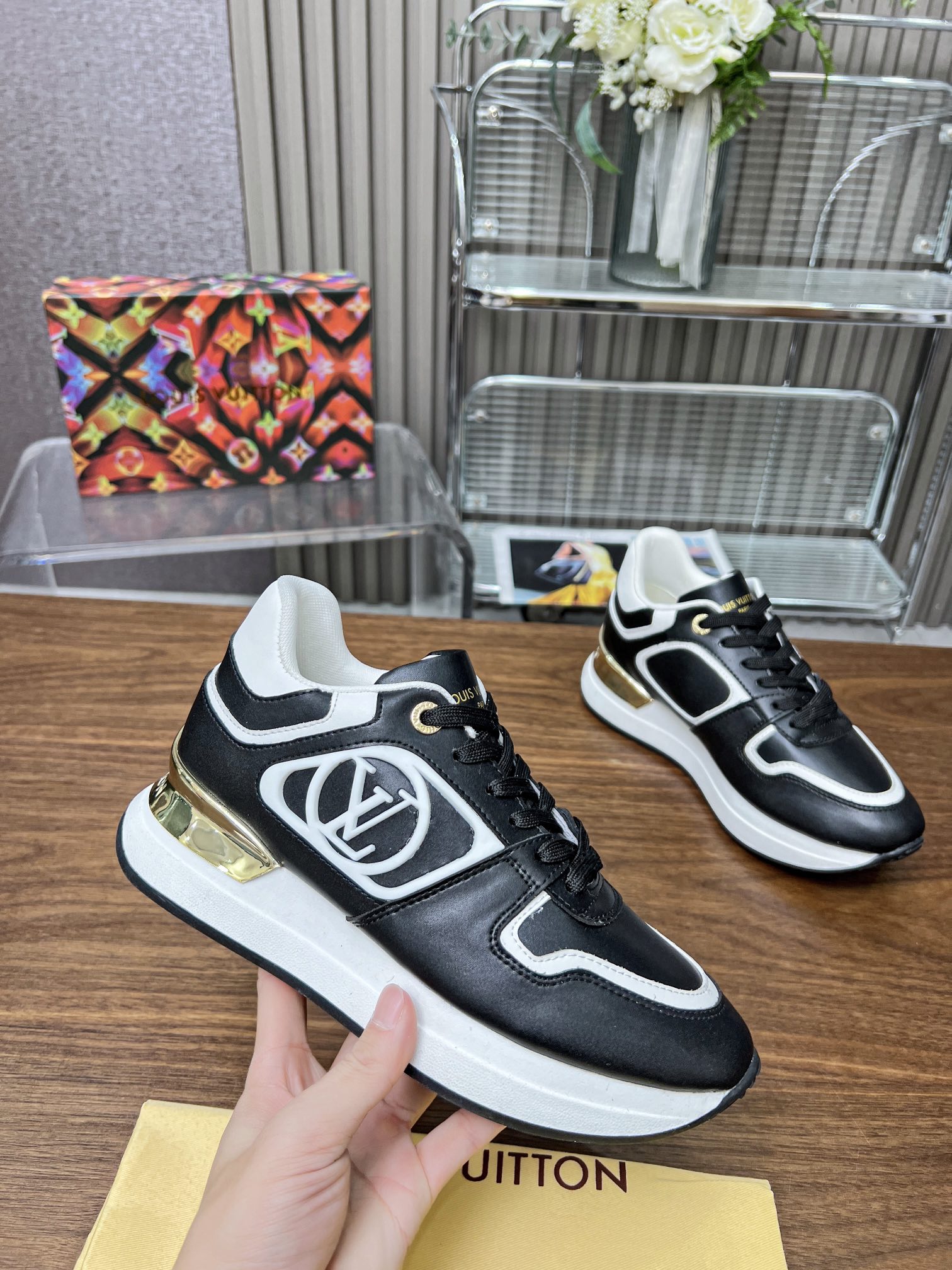 LV LOUIS VUITTON's classic Run Away trainers