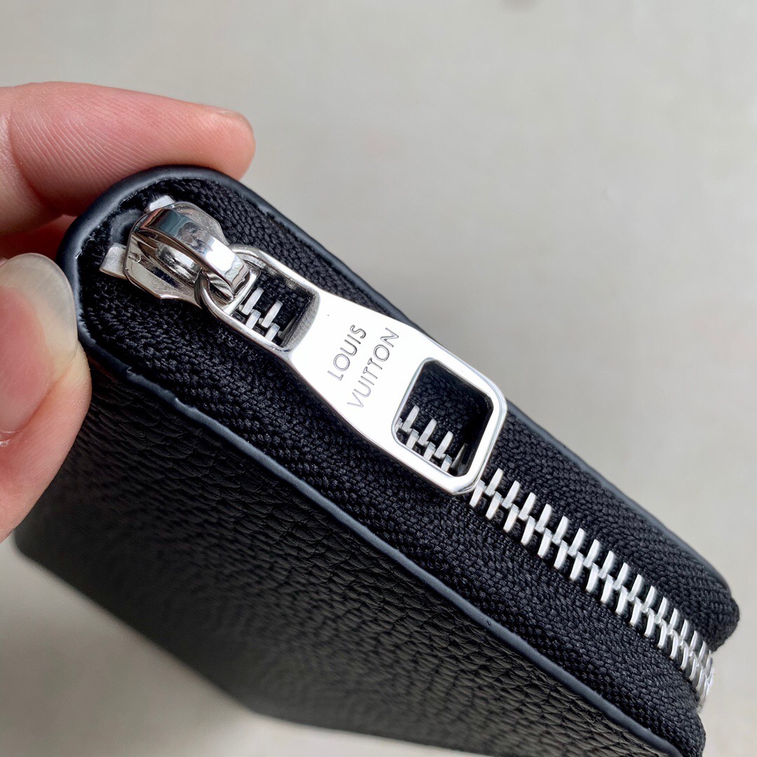 LOUIS VUITTON LV card holder