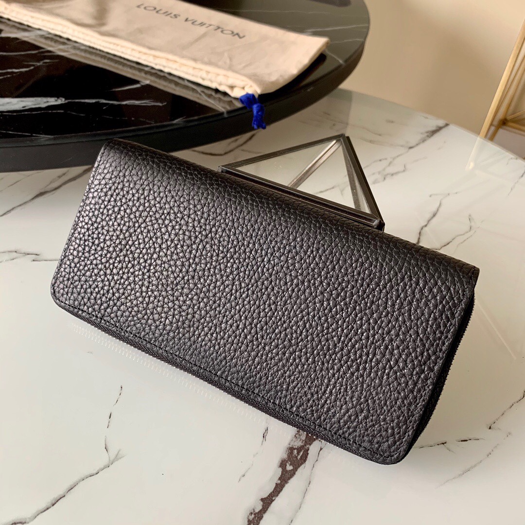 LOUIS VUITTON LV card holder