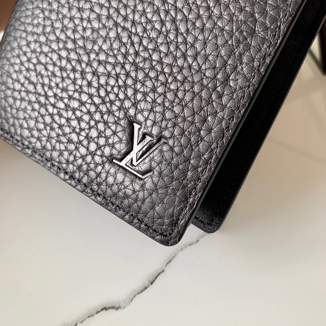 LOUIS VUITTON LV card holder