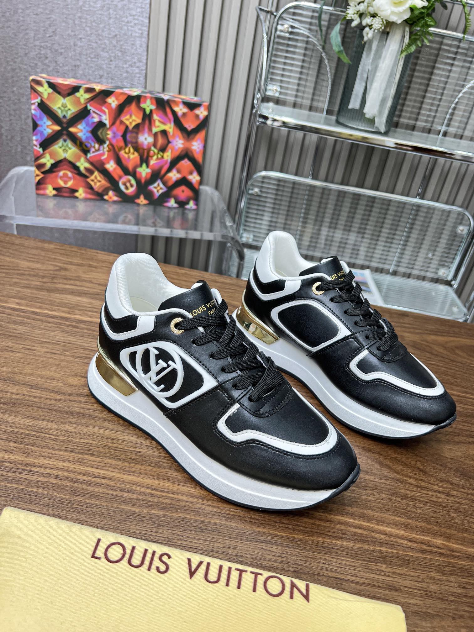 LV LOUIS VUITTON's classic Run Away trainers