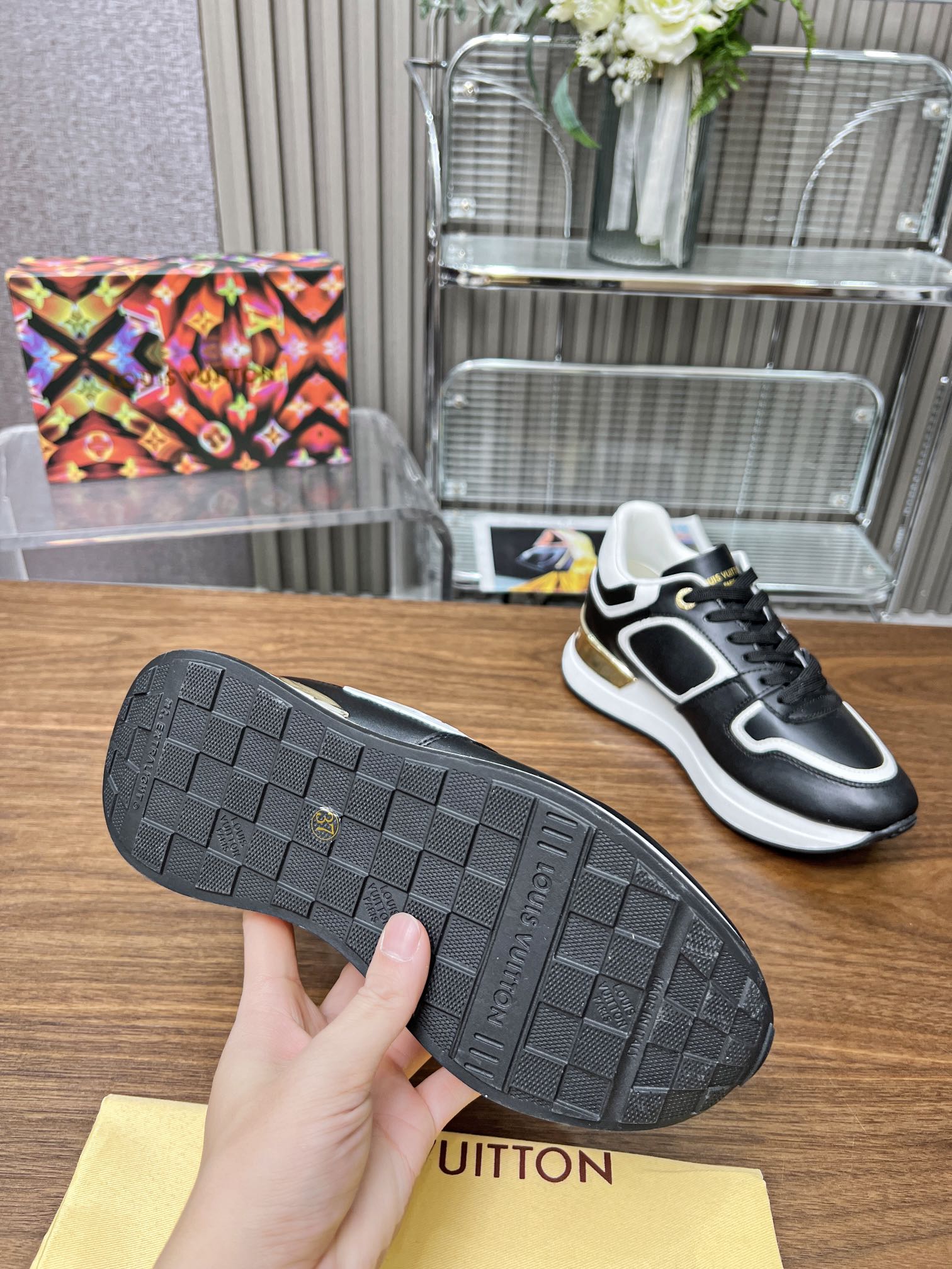 LV LOUIS VUITTON's classic Run Away trainers