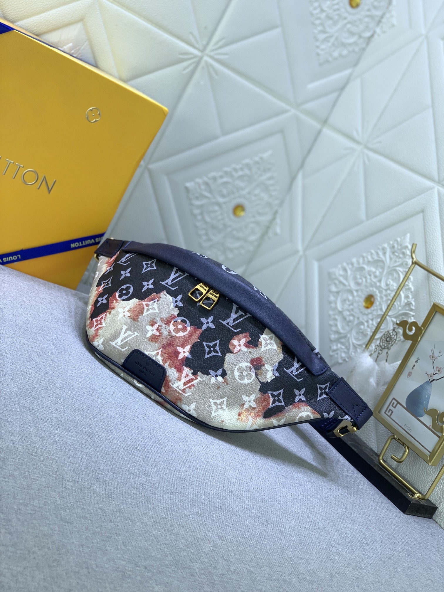 Louis Vuitton LV DISCOVERY small belt bag