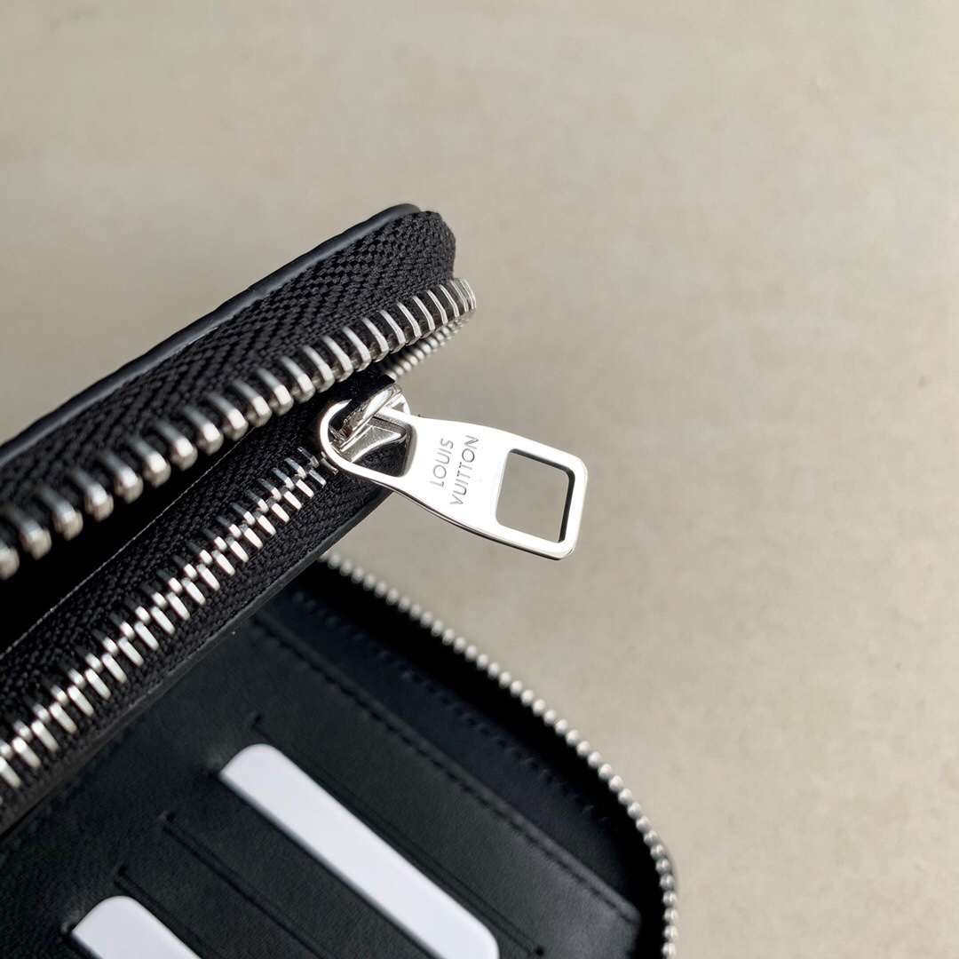 LOUIS VUITTON LV card holder