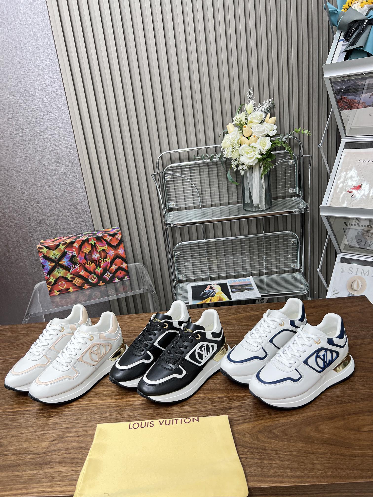 LV LOUIS VUITTON's classic Run Away trainers